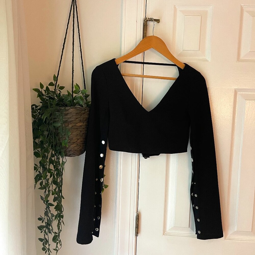 TIGERMIST Cropped longsleeve button sleeve top in size XS